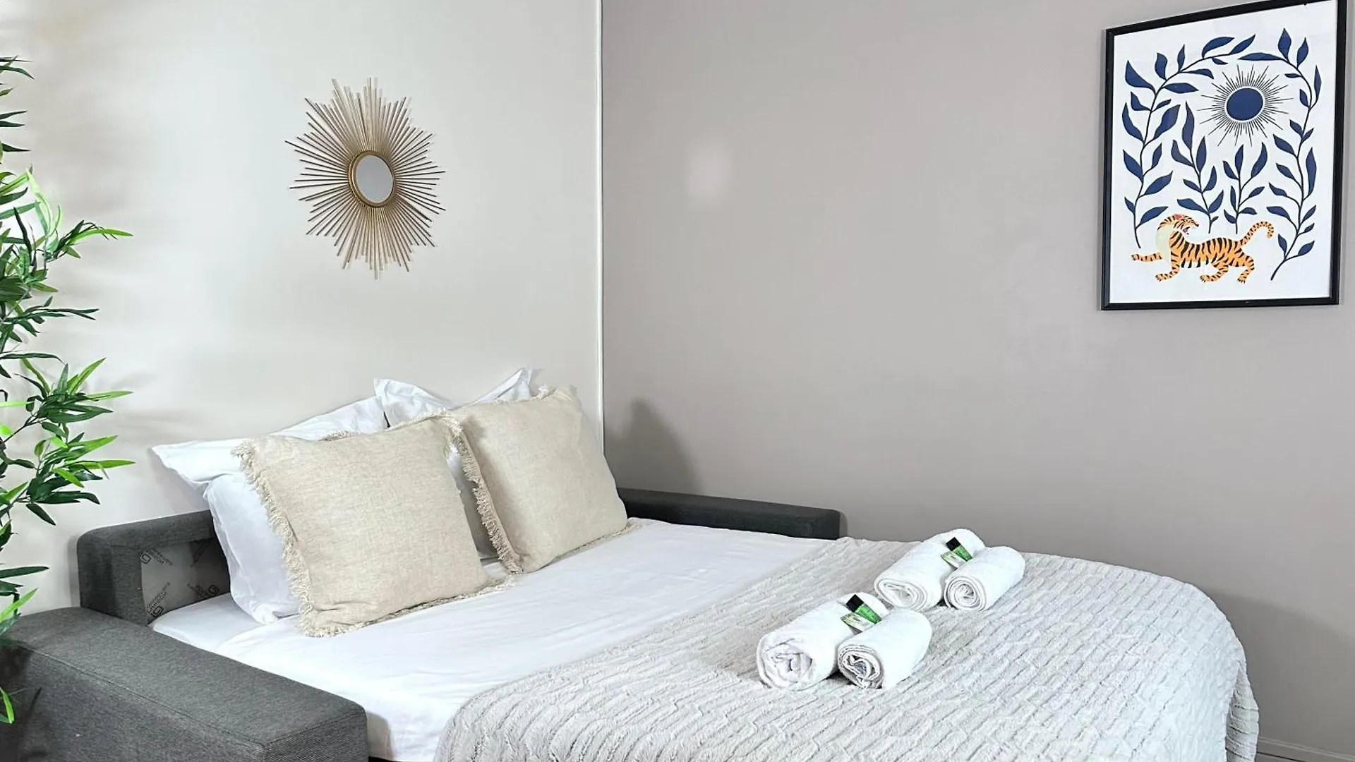 Chic Paris Studio Eiffel Tower Proximity